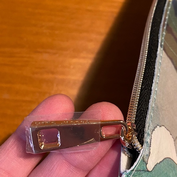 Marc Jacobs Cosmetics Bag - Picture 5 of 9